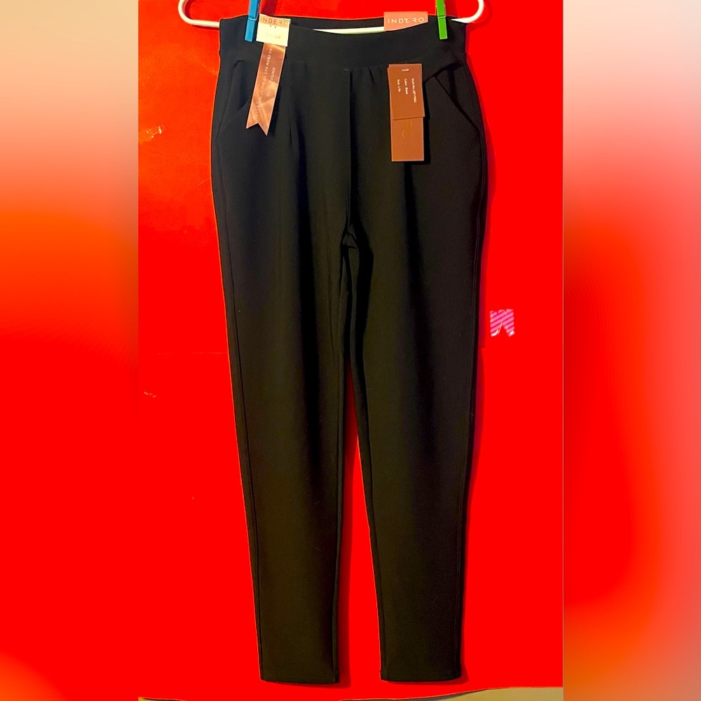 Black dress pants With front pockets. never worn